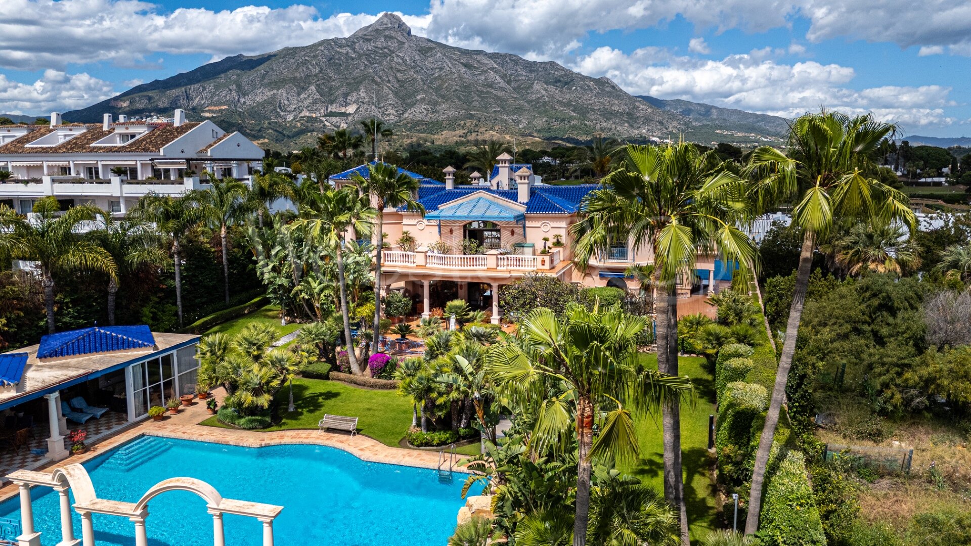 Aloha Palace - Opulent Villa in Nueva Andalucia