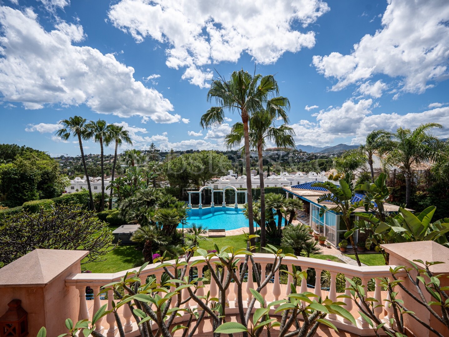 Aloha Palace - Opulent Villa in Nueva Andalucia