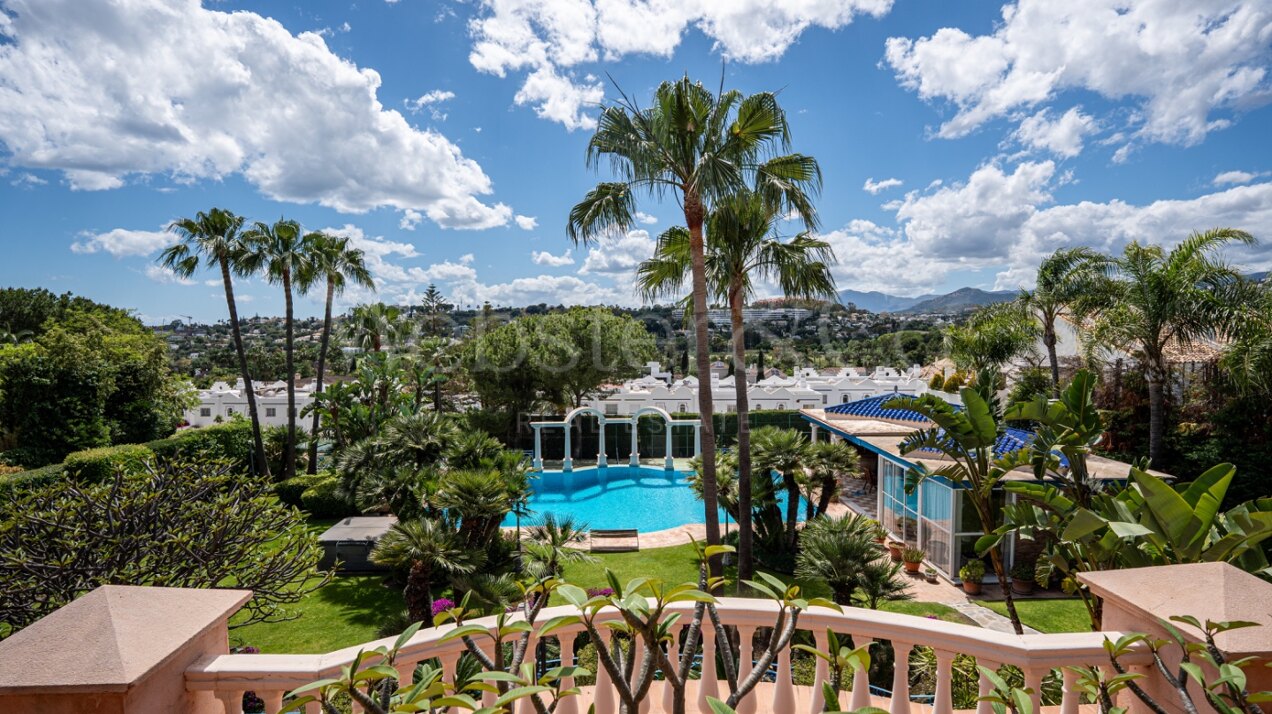 Aloha Palace - Opulent Villa in Nueva Andalucia