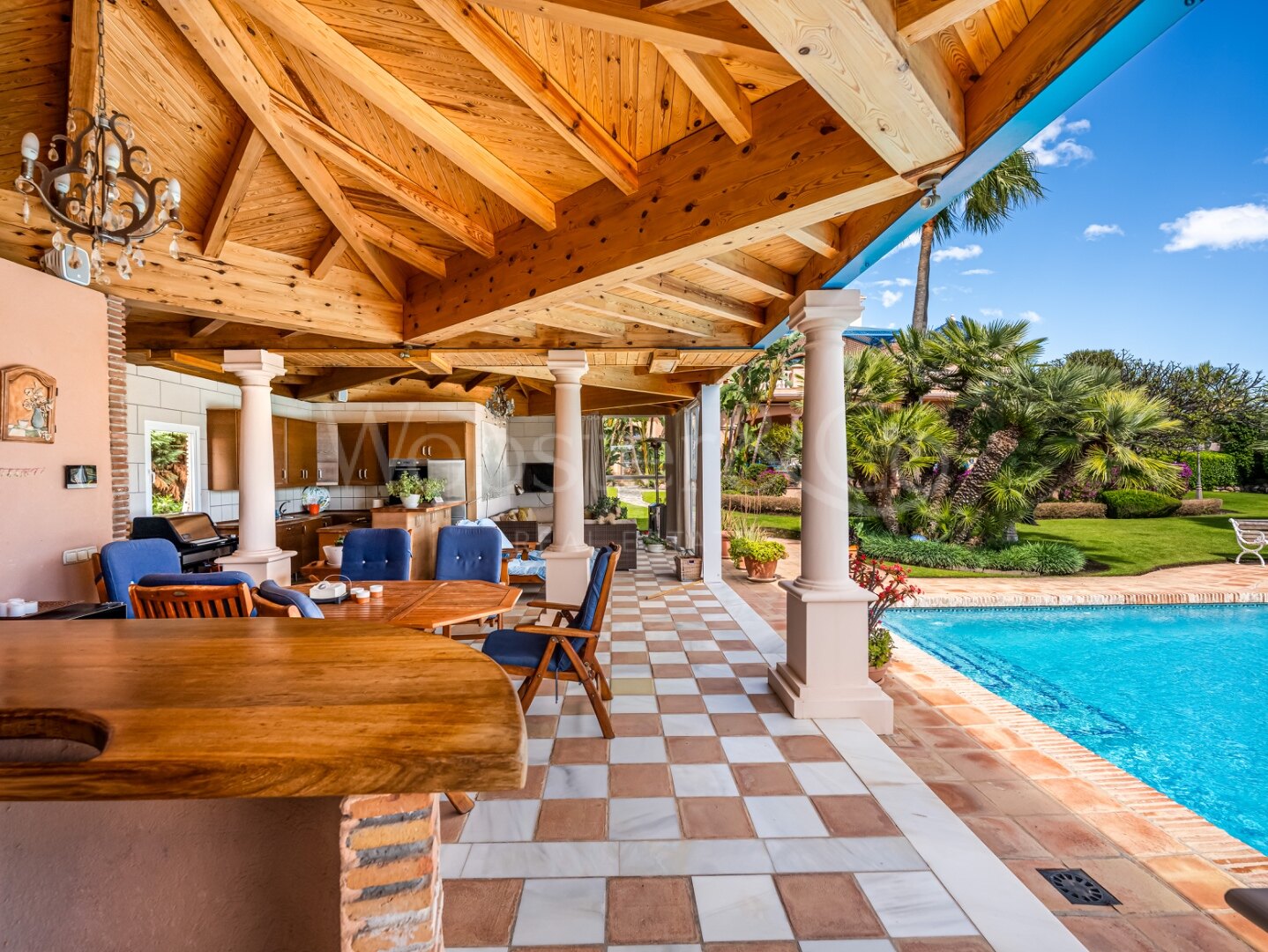 Aloha Palace - Opulent Villa in Nueva Andalucia