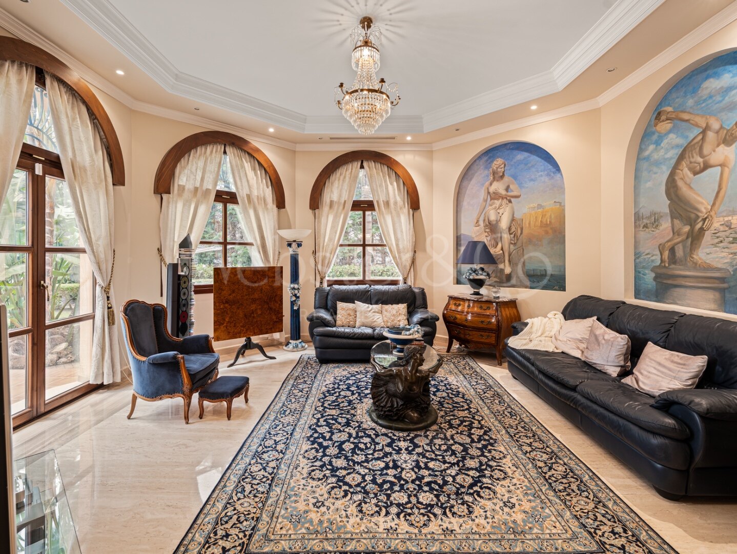 Aloha Palace - Opulent Villa in Nueva Andalucia