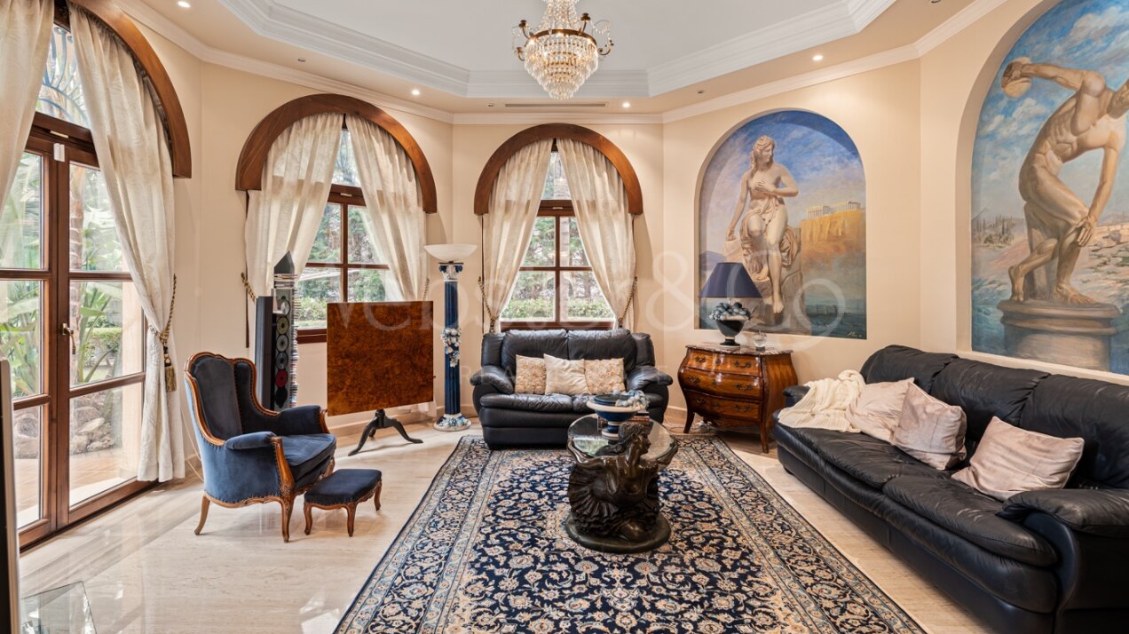 Aloha Palace - Opulent Villa in Nueva Andalucia