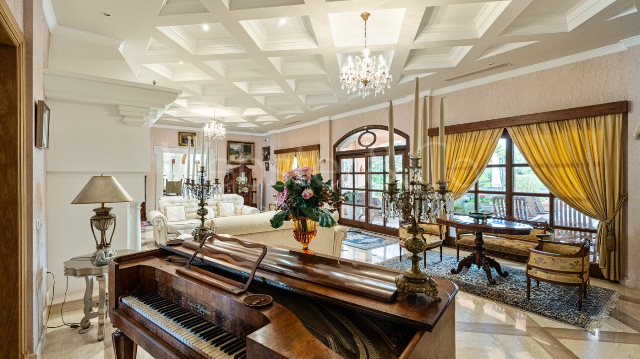 Aloha Palace - Opulent Villa in Nueva Andalucia