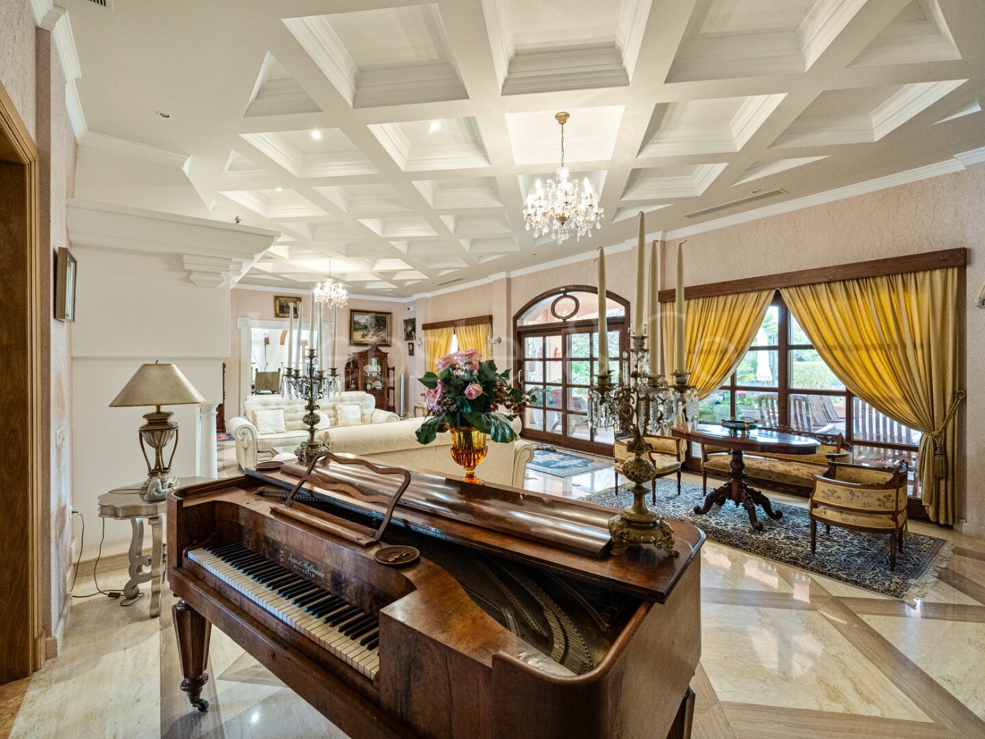 Aloha Palace - Opulent Villa in Nueva Andalucia