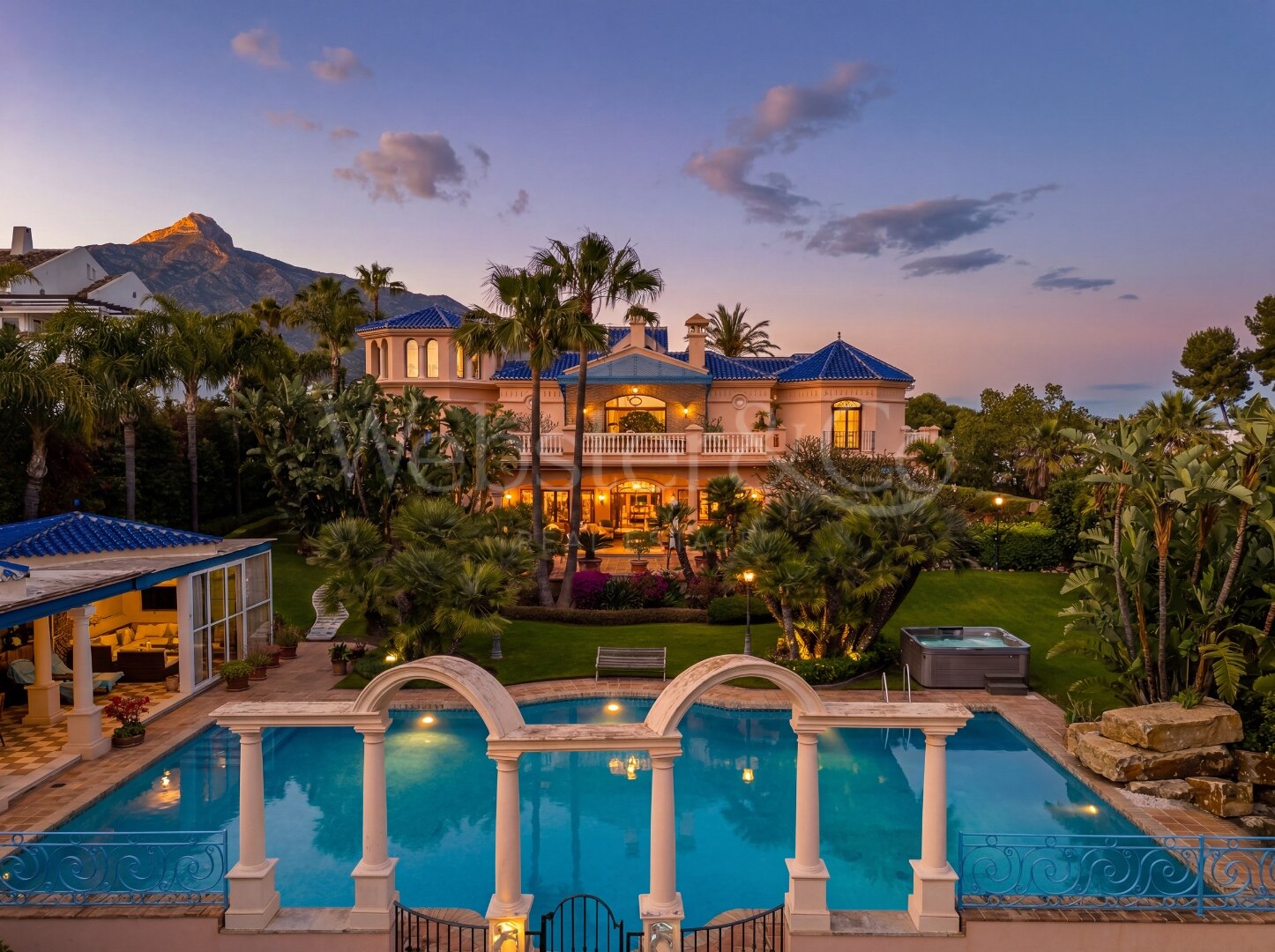 Aloha Palace - Opulent Villa in Nueva Andalucia