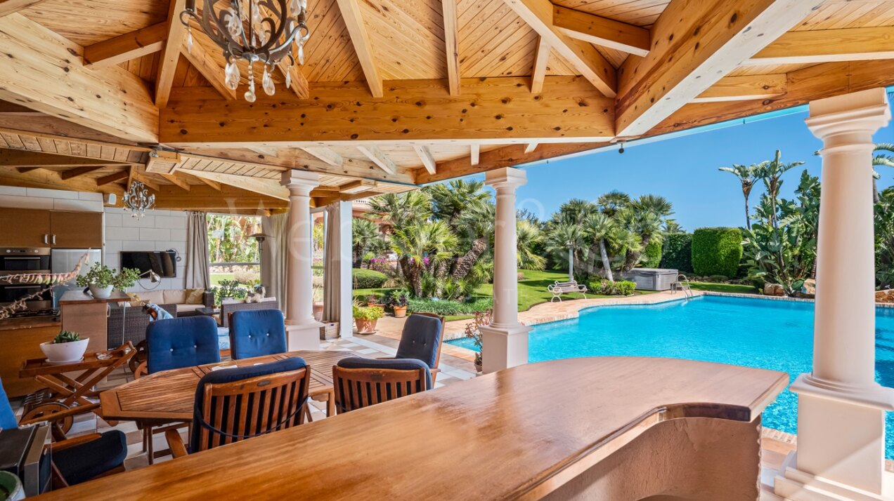 Aloha Palace - Opulent Villa in Nueva Andalucia