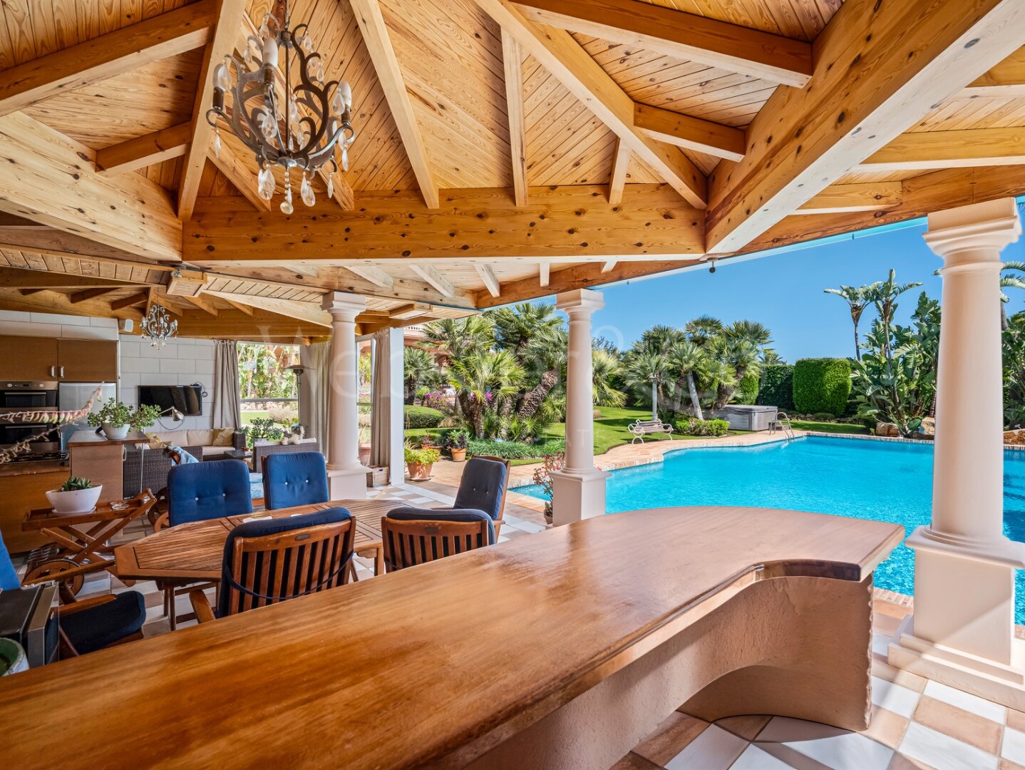 Aloha Palace - Opulent Villa in Nueva Andalucia