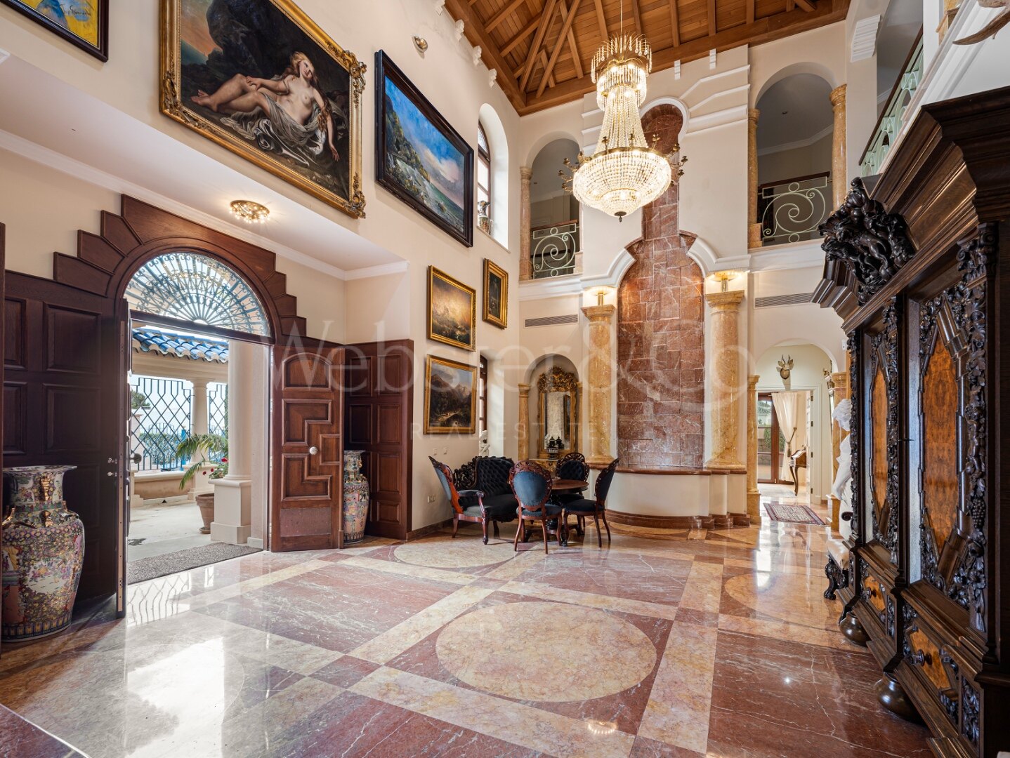 Aloha Palace - Opulent Villa in Nueva Andalucia