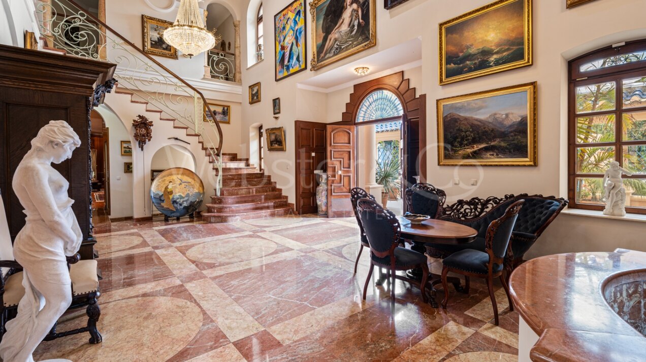 Aloha Palace - Opulent Villa in Nueva Andalucia