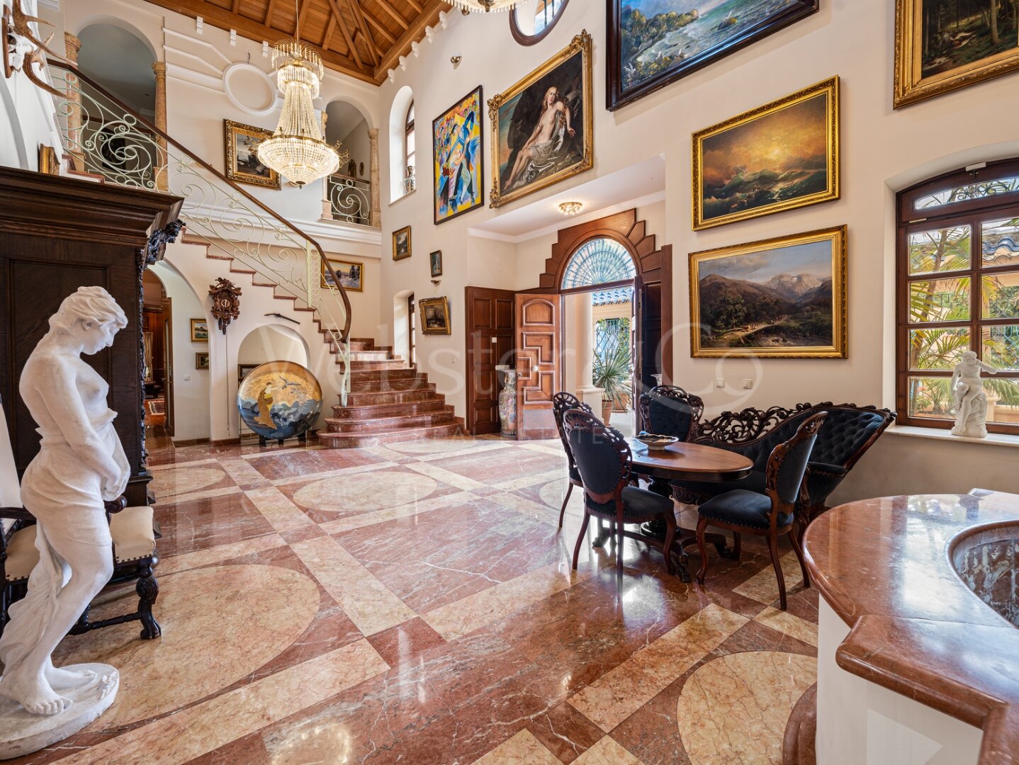 Aloha Palace - Opulent Villa in Nueva Andalucia