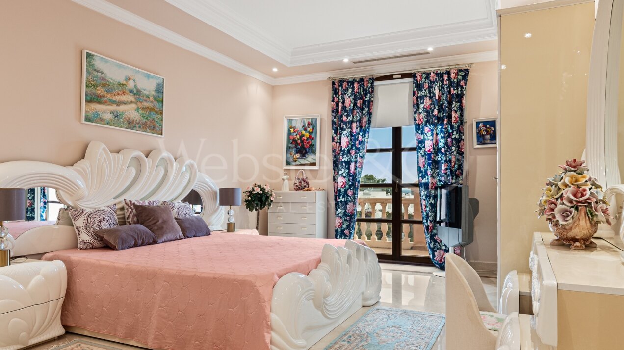 Aloha Palace - Opulent Villa in Nueva Andalucia