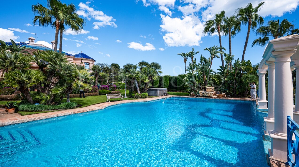 Aloha Palace - Opulent Villa in Nueva Andalucia