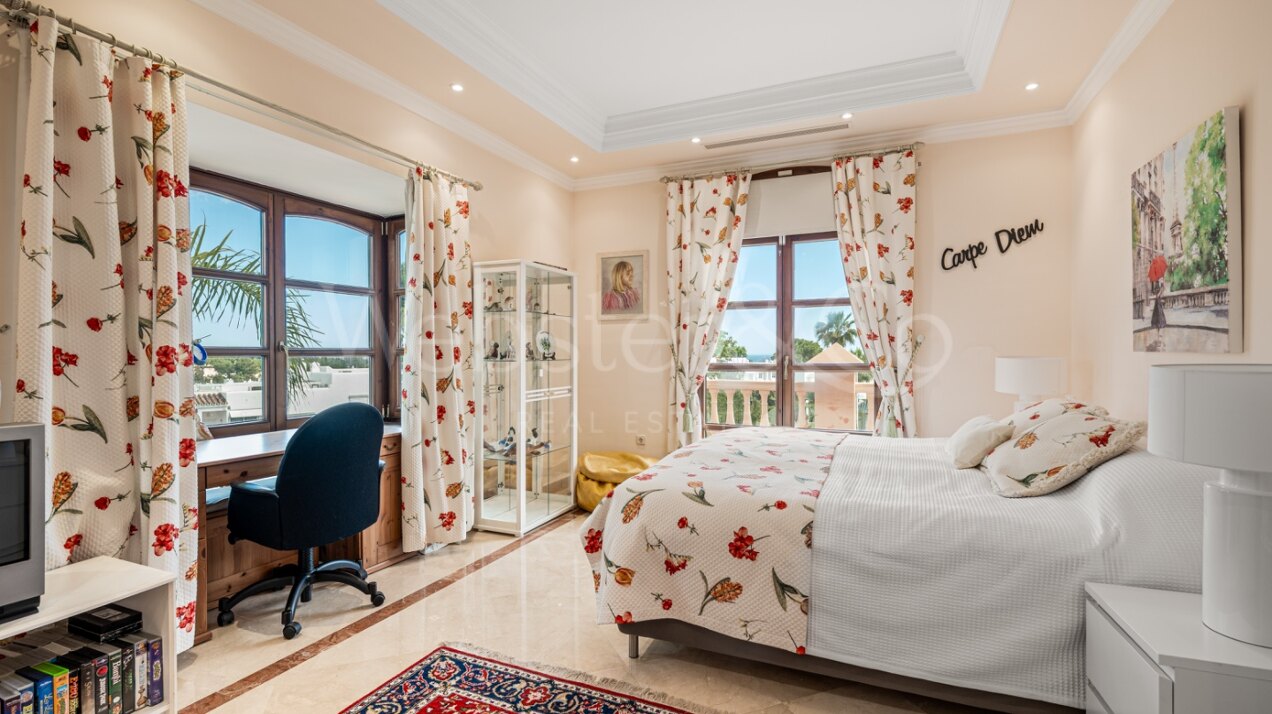 Aloha Palace - Opulent Villa in Nueva Andalucia