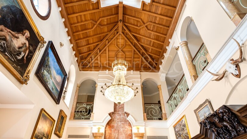 Aloha Palace - Opulent Villa in Nueva Andalucia