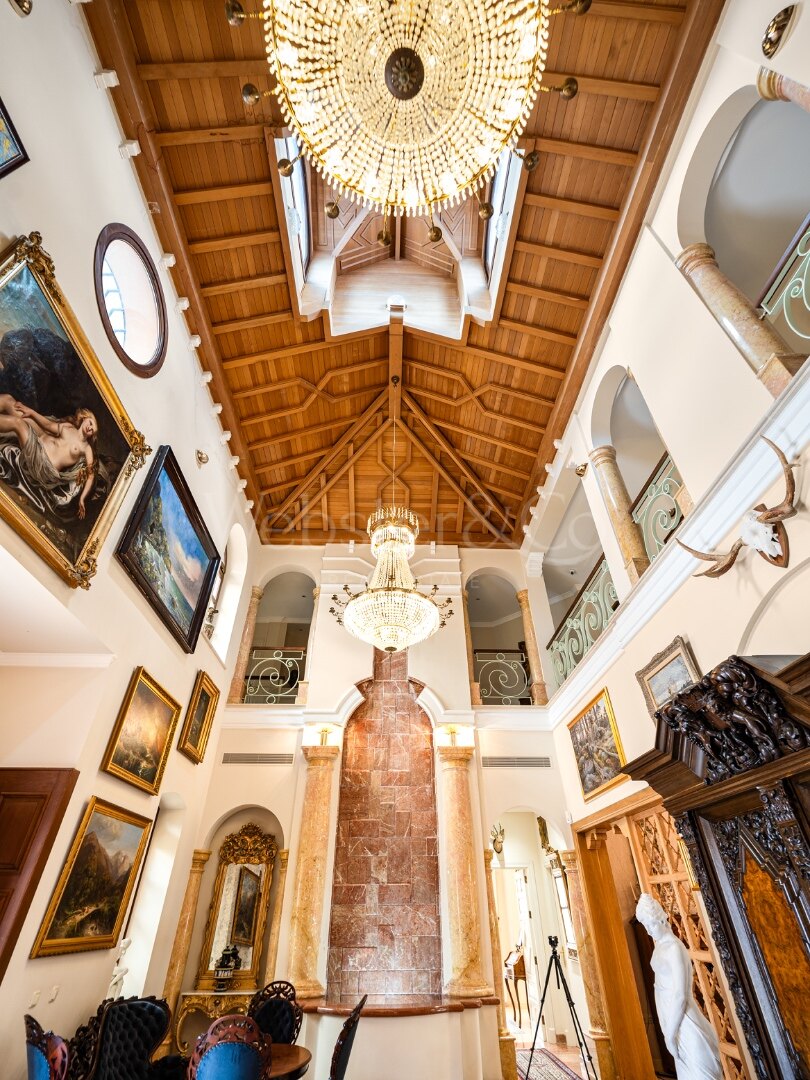 Aloha Palace - Opulent Villa in Nueva Andalucia