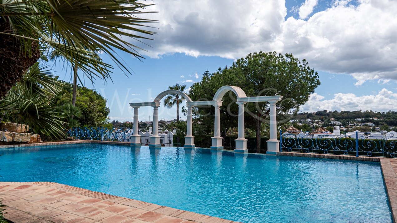 Aloha Palace - Opulent Villa in Nueva Andalucia