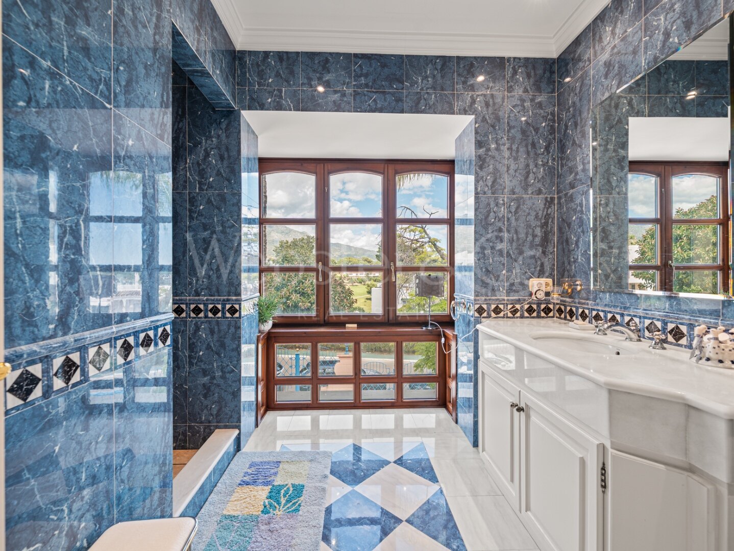 Aloha Palace - Opulent Villa in Nueva Andalucia