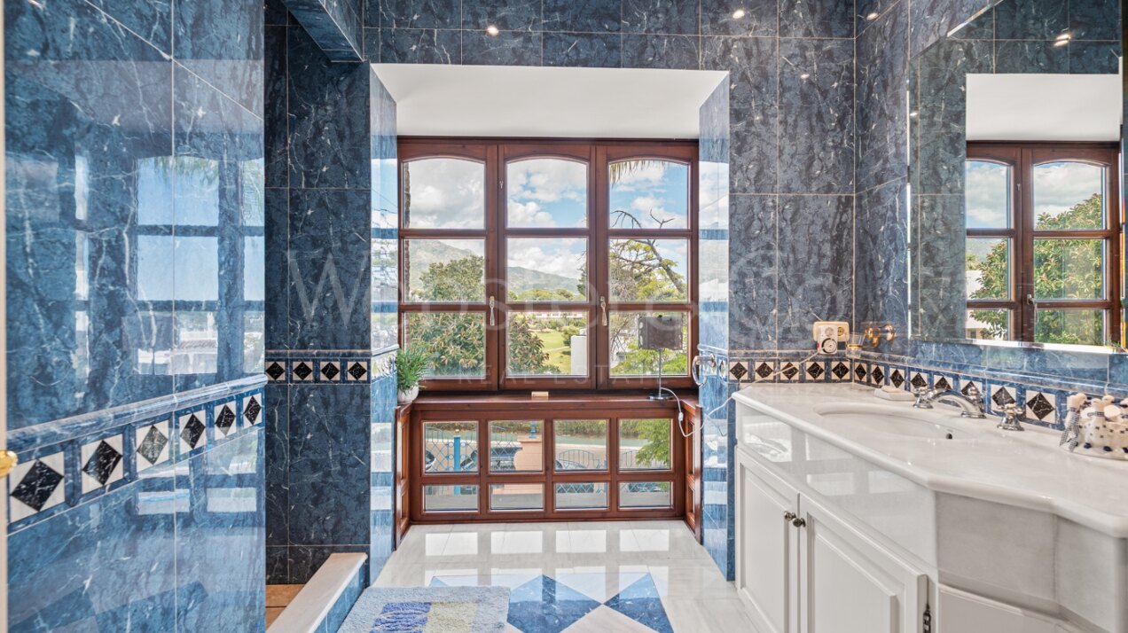 Aloha Palace - Opulent Villa in Nueva Andalucia