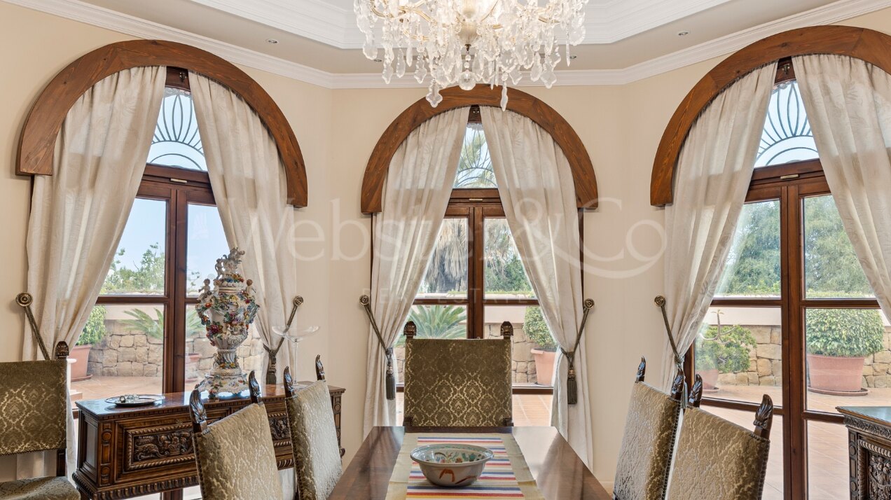 Aloha Palace - Opulent Villa in Nueva Andalucia