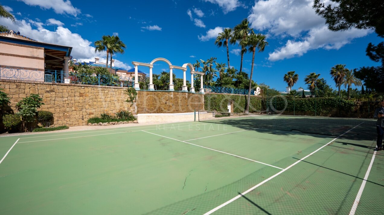 Aloha Palace - Opulent Villa in Nueva Andalucia