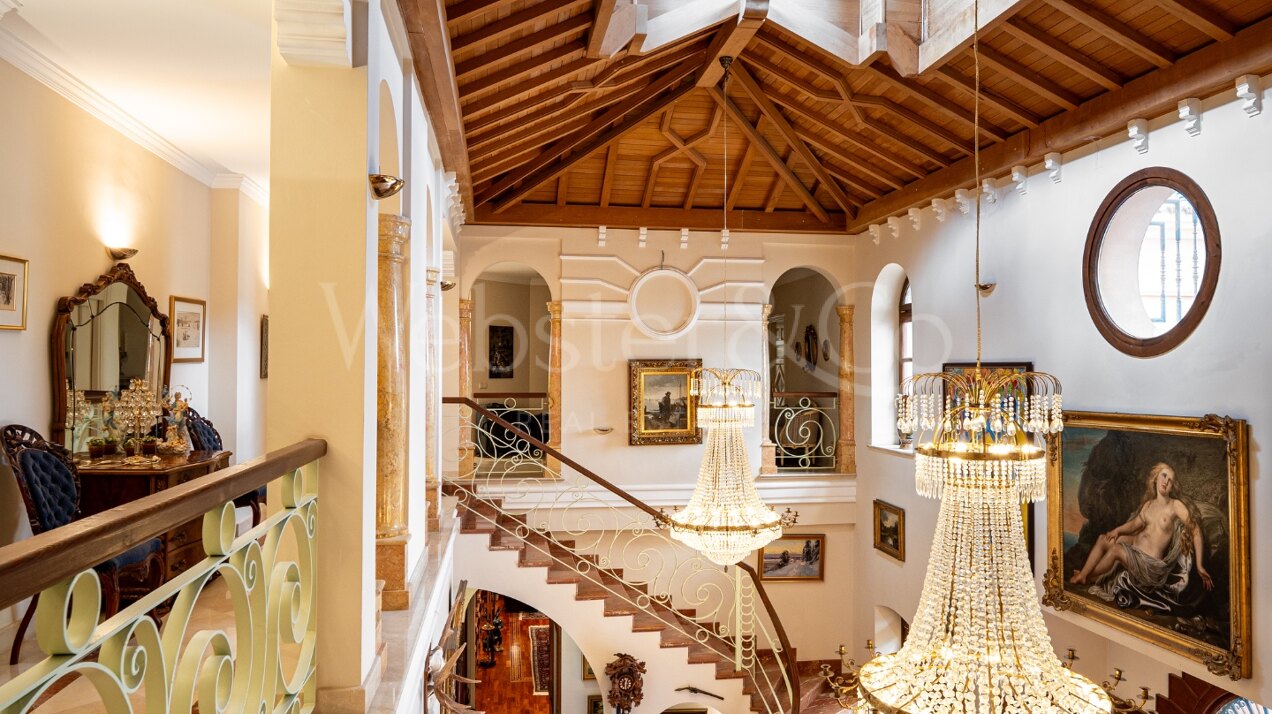 Aloha Palace - Opulent Villa in Nueva Andalucia