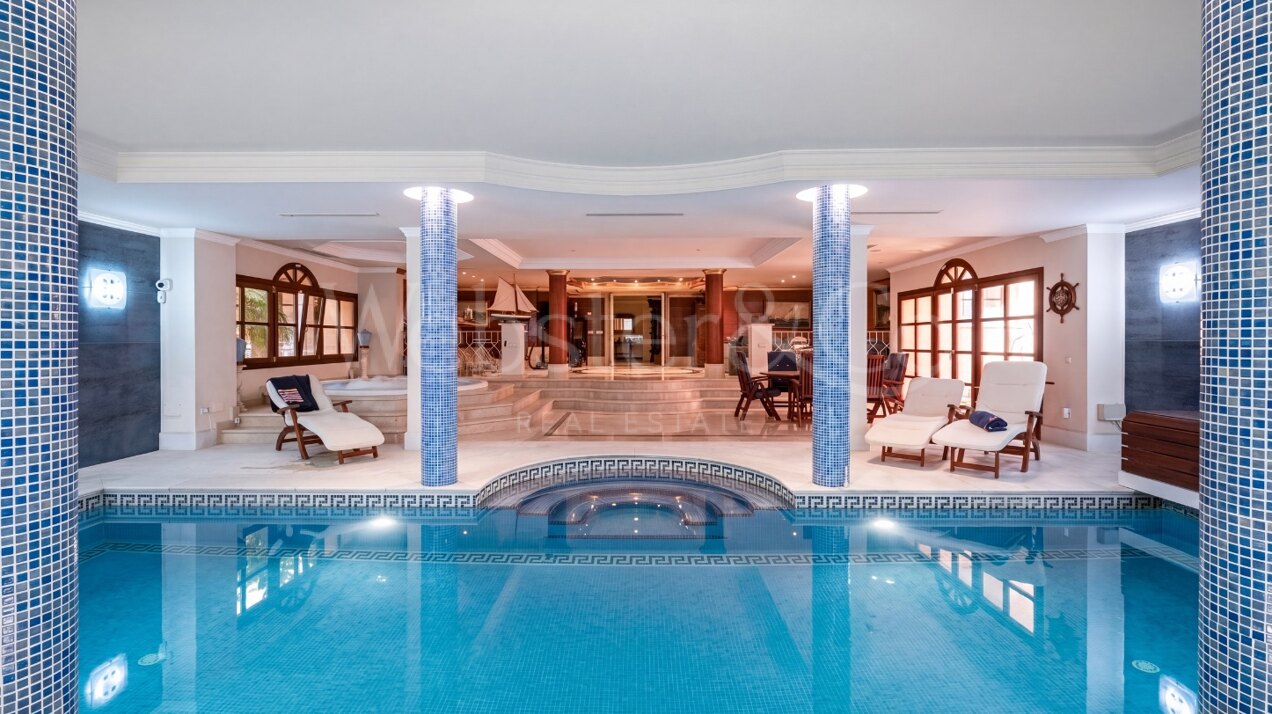 Aloha Palace - Opulent Villa in Nueva Andalucia