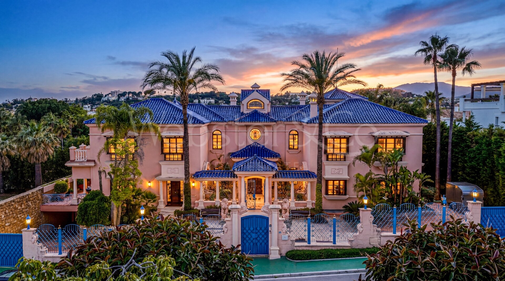 Aloha Palace - Opulent Villa in Nueva Andalucia