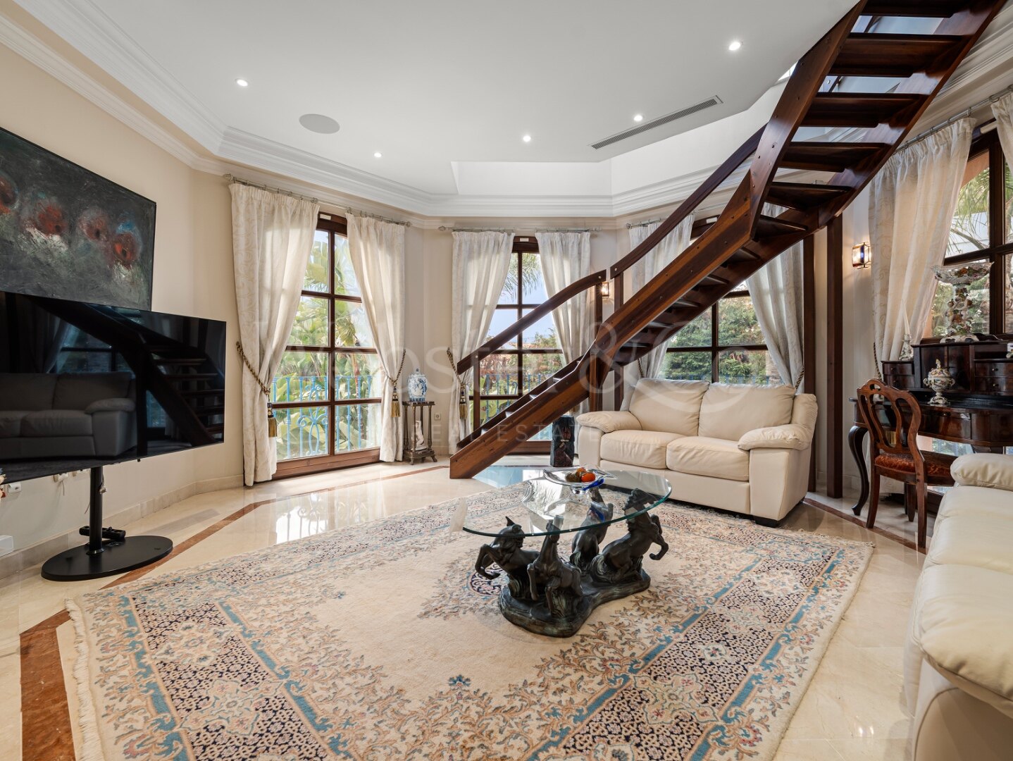 Aloha Palace - Opulent Villa in Nueva Andalucia