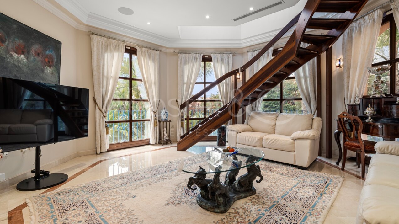 Aloha Palace - Opulent Villa in Nueva Andalucia