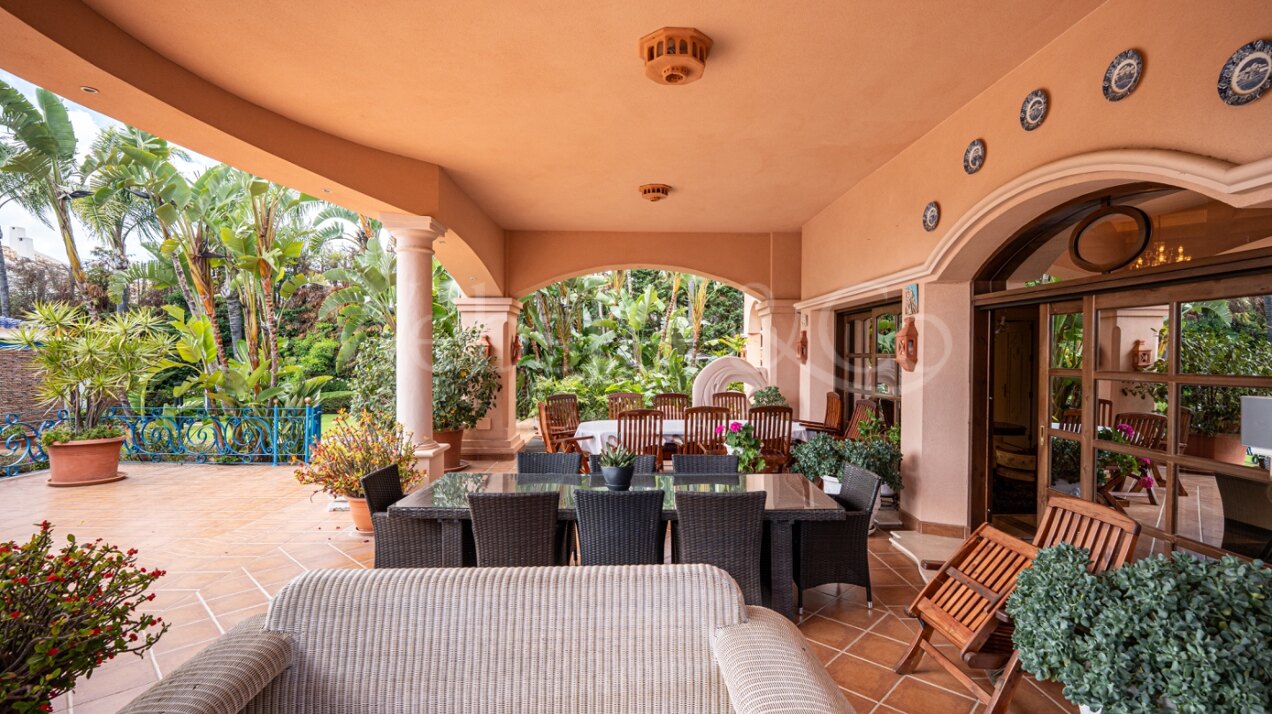 Aloha Palace - Opulent Villa in Nueva Andalucia