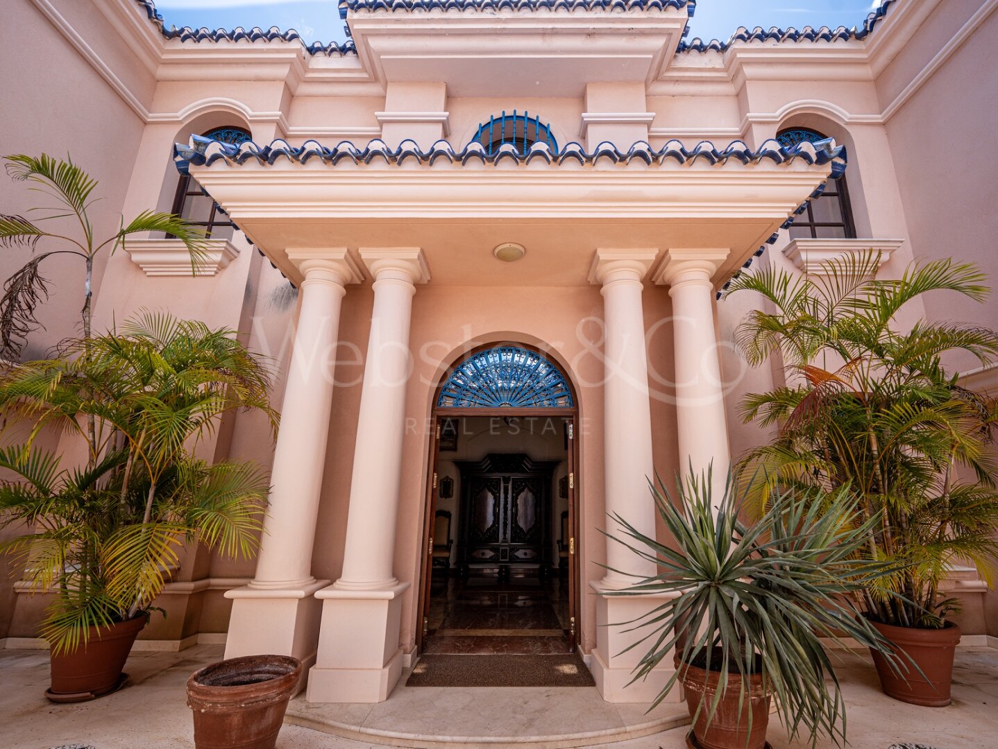 Aloha Palace - Opulent Villa in Nueva Andalucia
