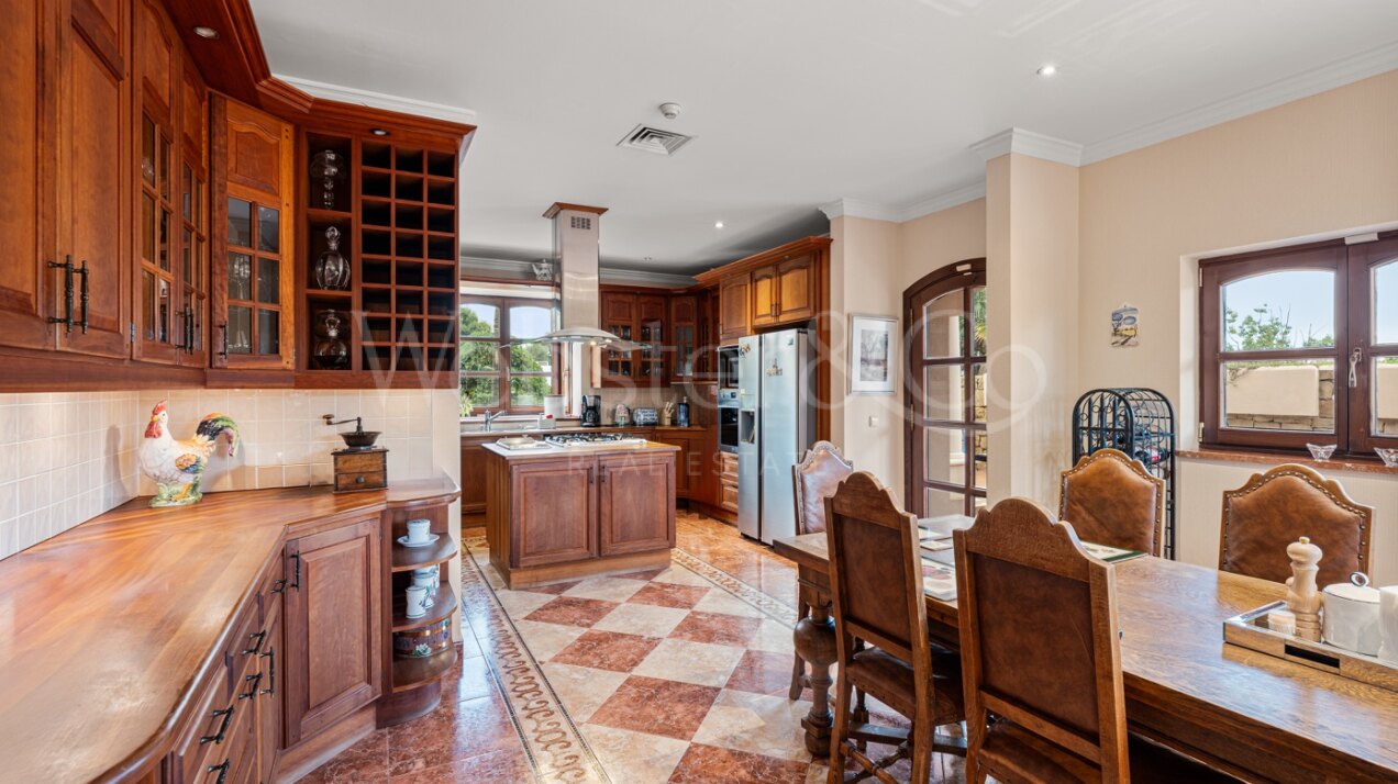 Aloha Palace - Opulent Villa in Nueva Andalucia