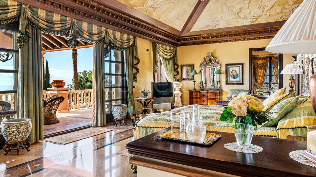 Casa Medusa - Luxurious Property in Sierra Blanca