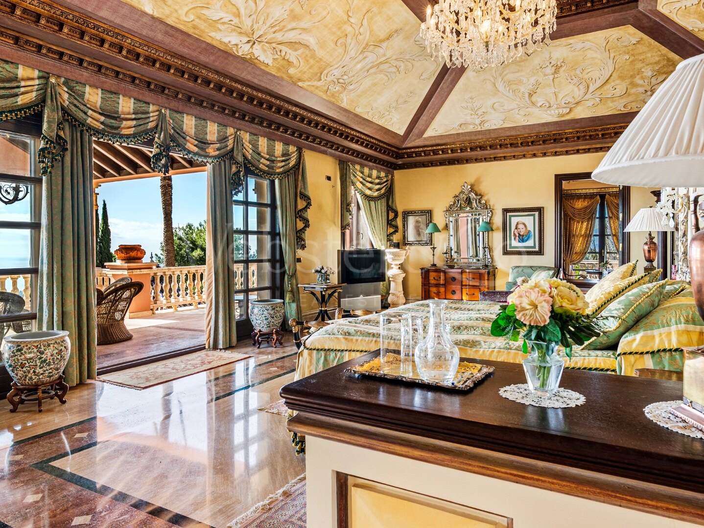 Casa Medusa - Luxurious Property in Sierra Blanca