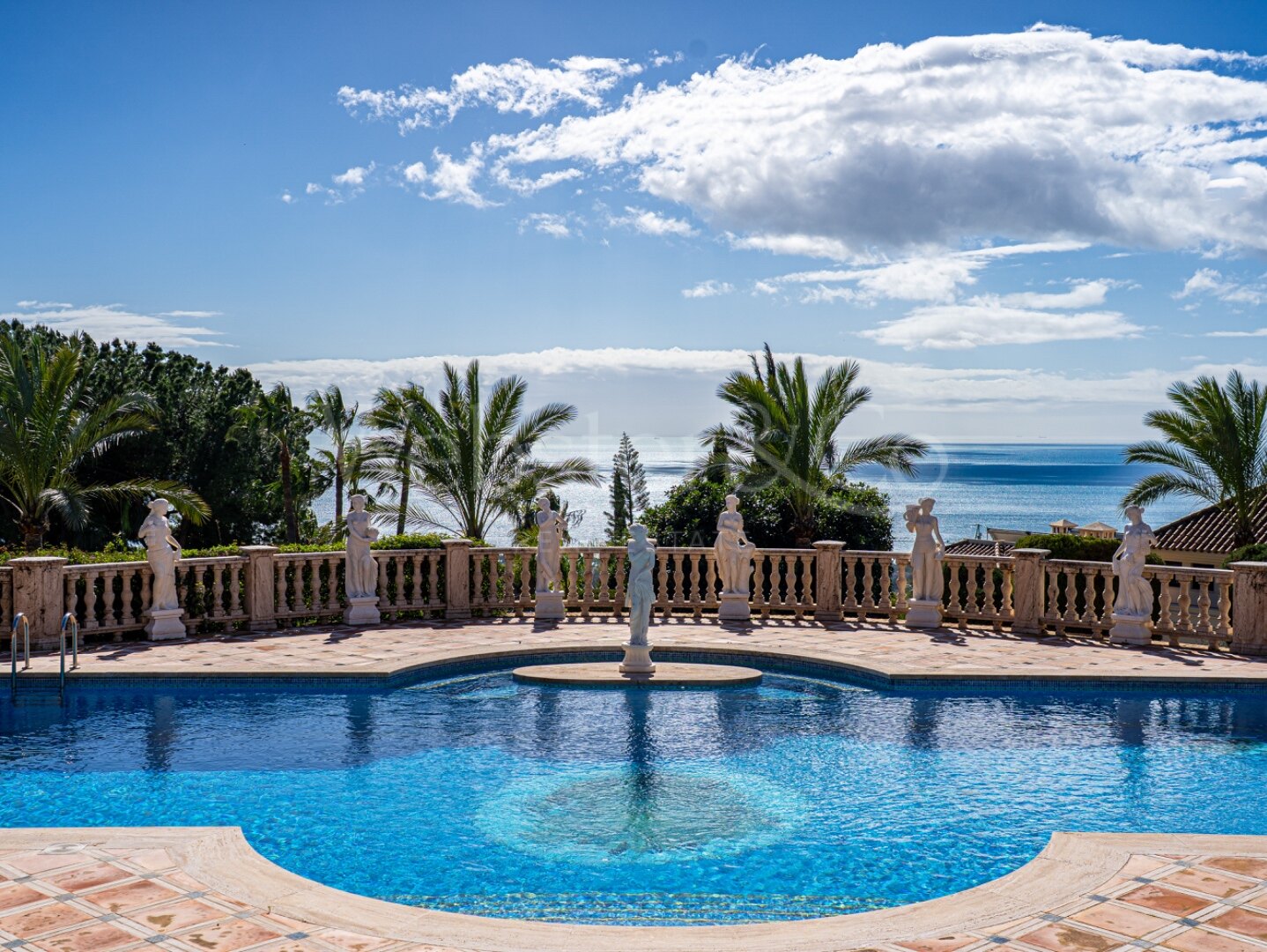 Casa Medusa - Luxurious Property in Sierra Blanca