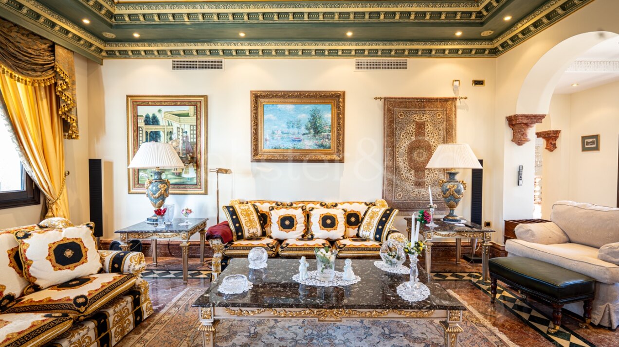 Casa Medusa - Luxurious Property in Sierra Blanca