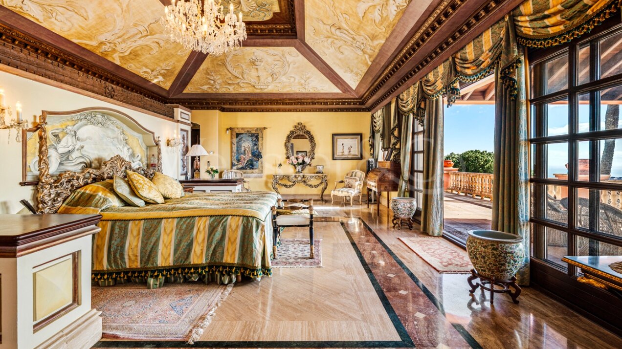 Casa Medusa - Luxurious Property in Sierra Blanca