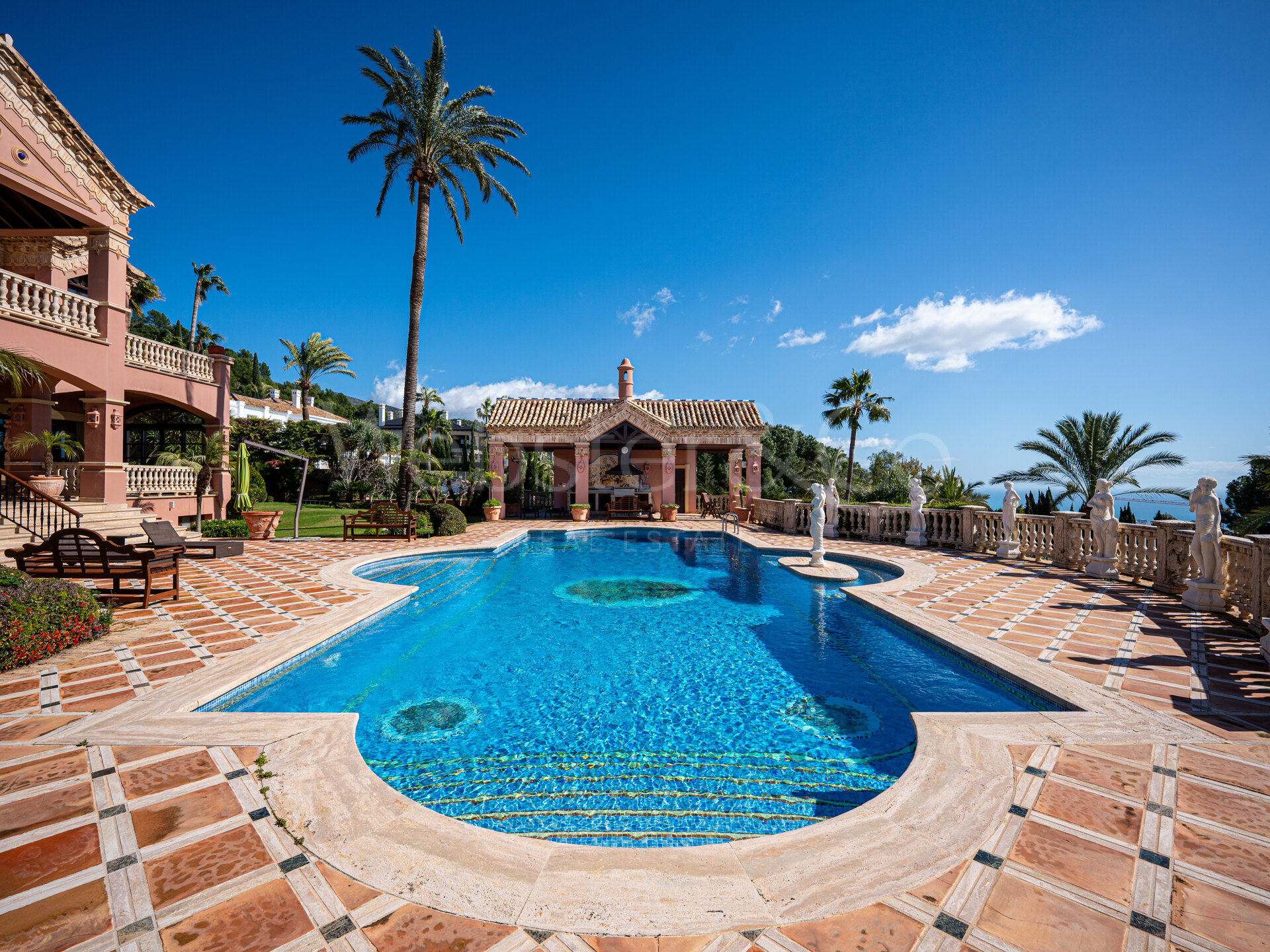 Casa Medusa - Luxurious Property in Sierra Blanca