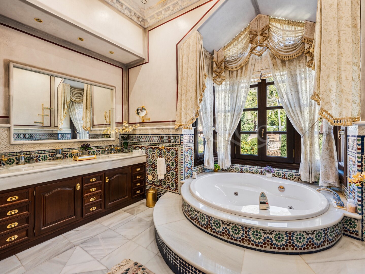 Casa Medusa - Luxurious Property in Sierra Blanca