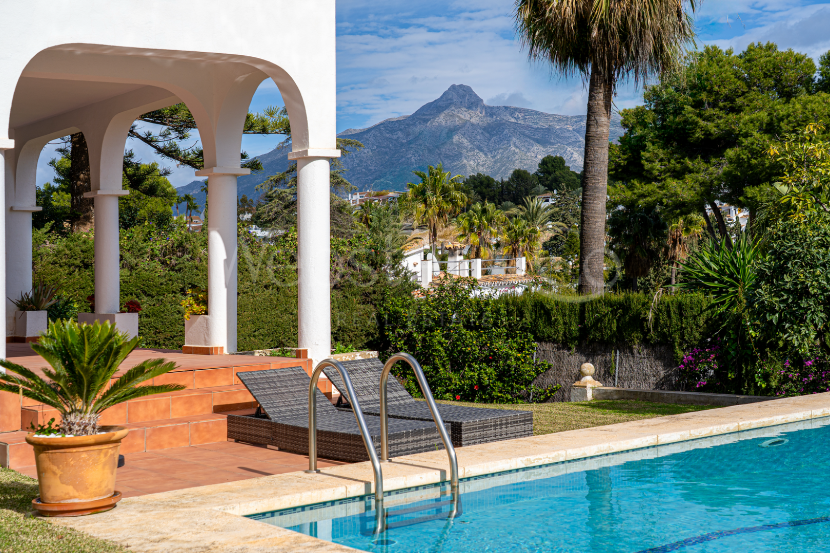 Villa Lucia - Light Filled Home, Nueva Andalucía