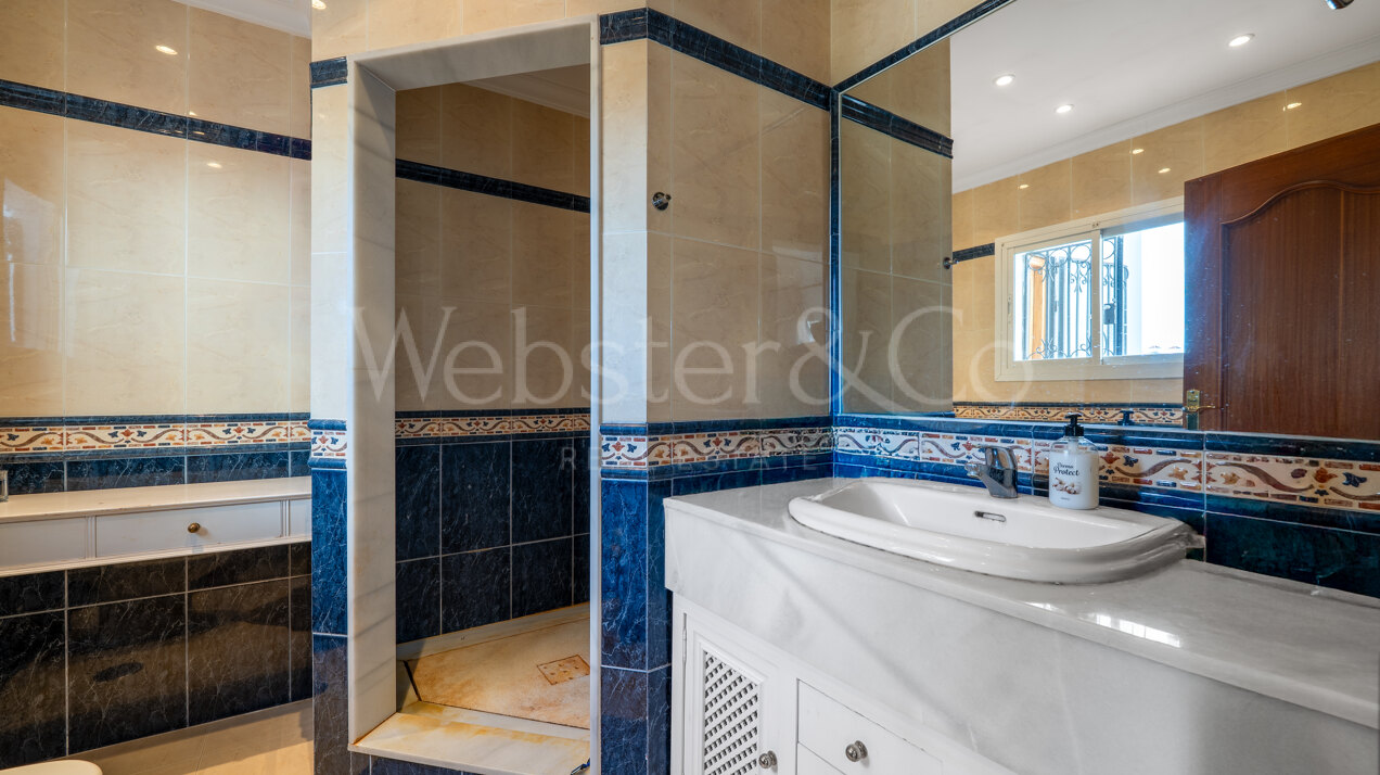 Villa Lucia - Light Filled Home, Nueva Andalucía