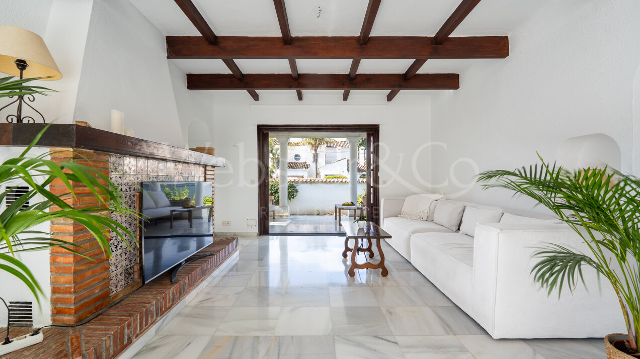 Villa Lucia - Light Filled Home, Nueva Andalucía