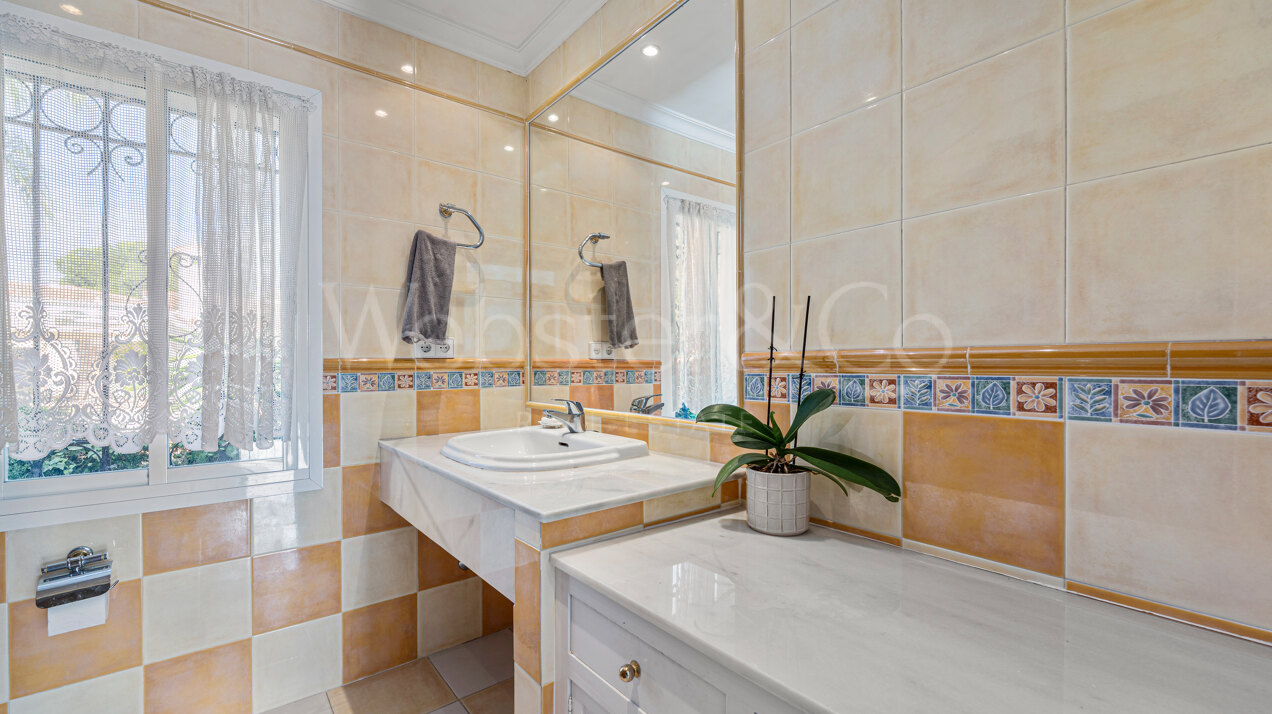 Villa Lucia - Light Filled Home, Nueva Andalucía