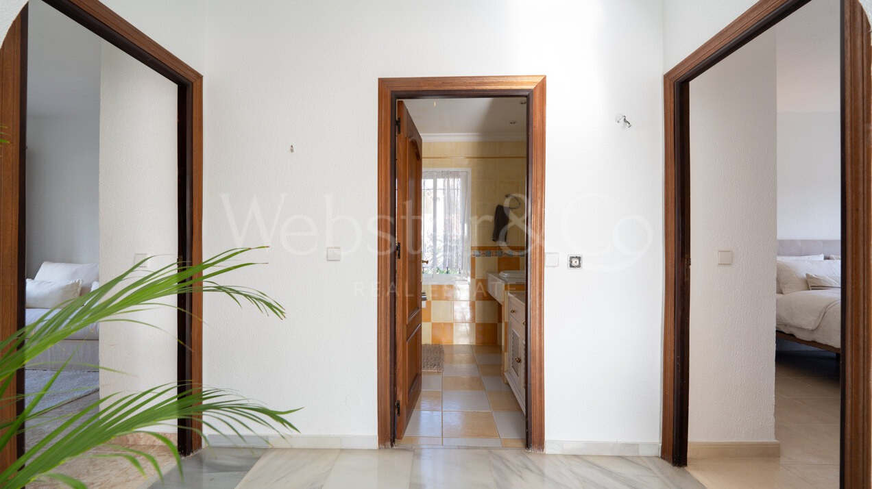 Villa Lucia - Light Filled Home, Nueva Andalucía