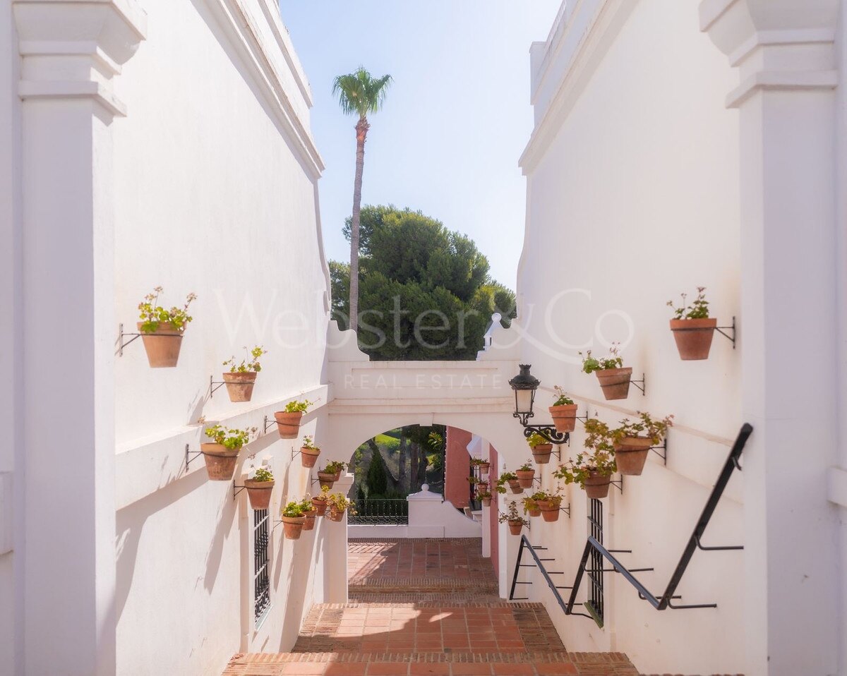 Townhouse Waterfall - Scenic Views in Aloha Pueblo