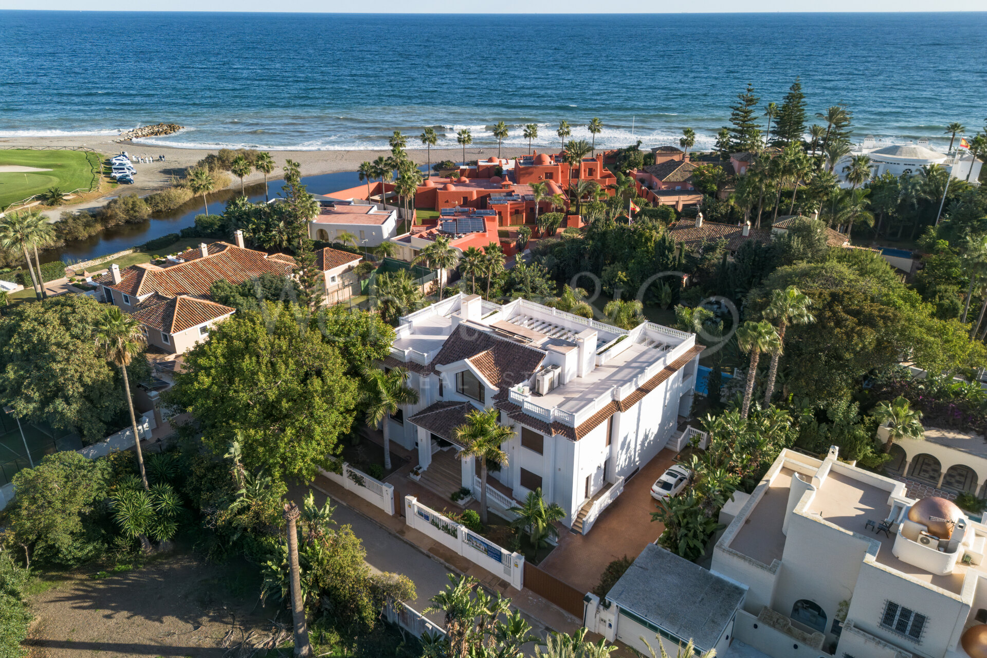 Maison Belle Mer - Timeless Beachside Home, Casasola