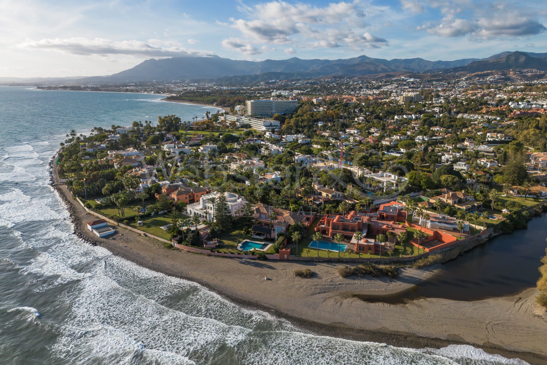 Maison Belle Mer - Timeless Beachside Home, Casasola