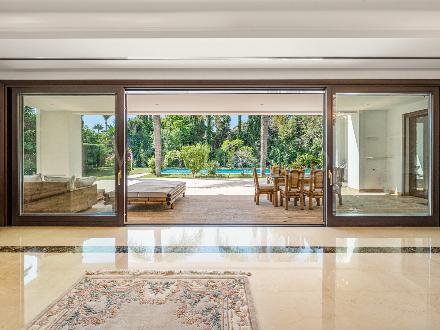Maison Belle Mer - Timeless Beachside Home, Casasola