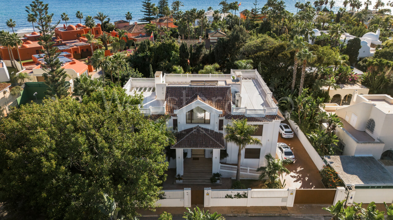 Maison Belle Mer - Timeless Beachside Home, Casasola