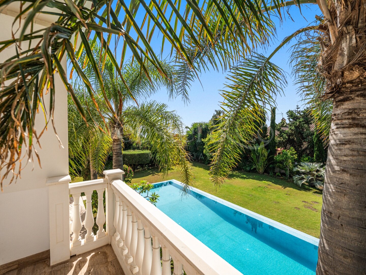 Maison Belle Mer - Timeless Beachside Home, Casasola